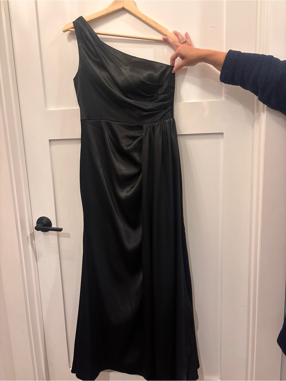 Elegant One-Shoulder Black Satin Evening Dress